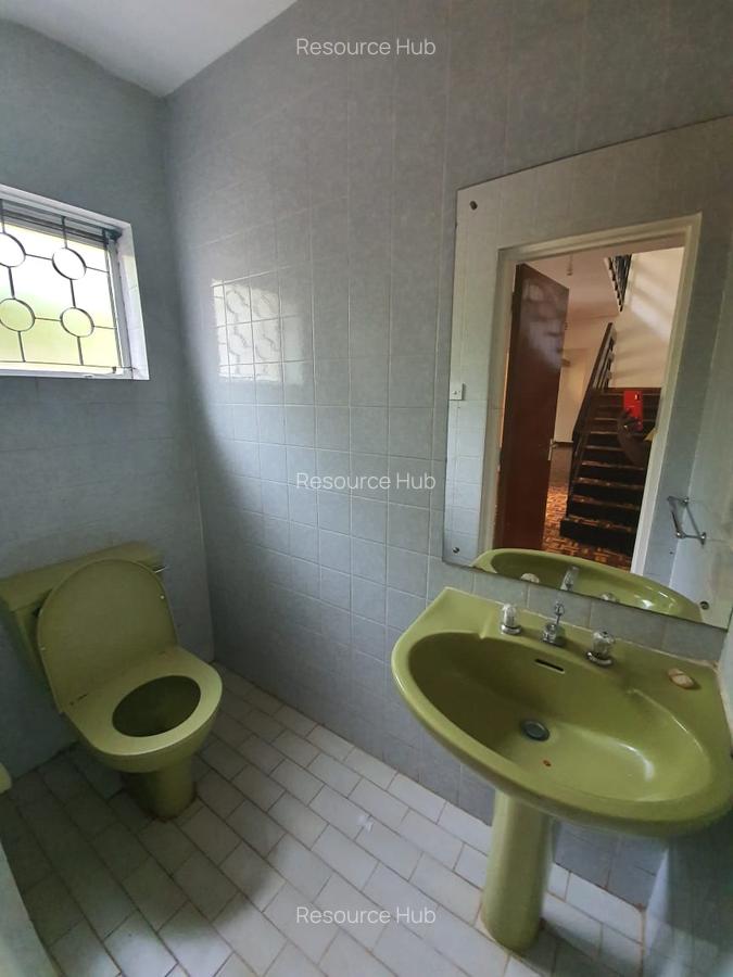 4 Bed Townhouse with En Suite at Lavington - 7