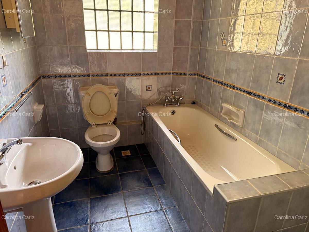 5 Bed House with En Suite in Nyari - 15