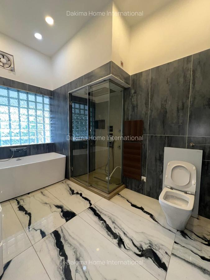 6 Bed House with En Suite in Runda - 12