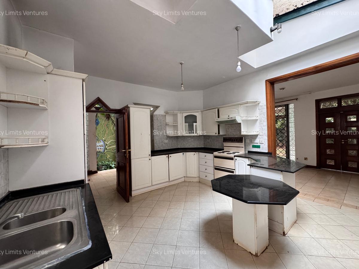 4 Bed Townhouse with En Suite in Kilimani - 4