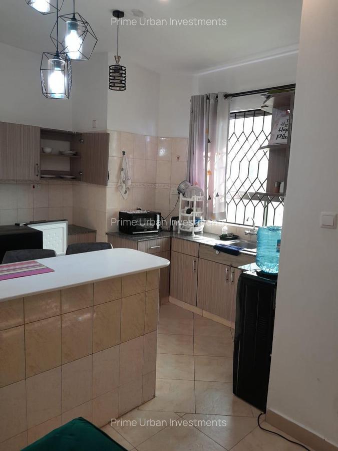 Serviced 1 Bed Apartment with En Suite at Sunset Paradise - 3