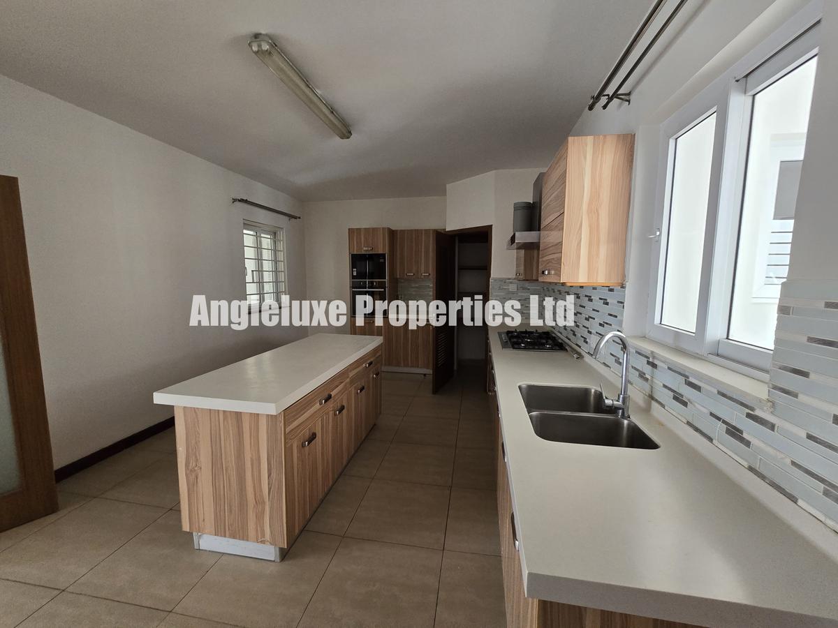 3 Bed Apartment with En Suite at Ole Dume Road - 15