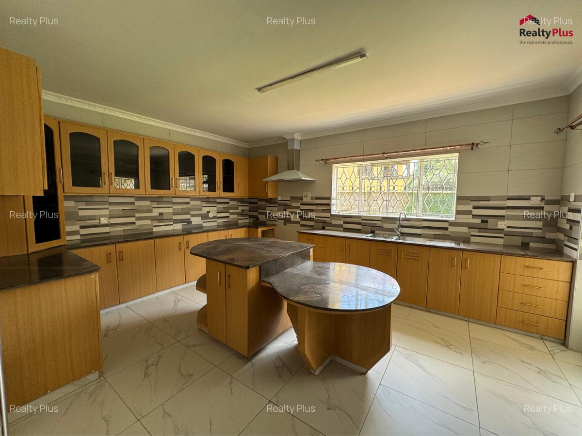 5 Bed Townhouse with En Suite in Loresho - 12