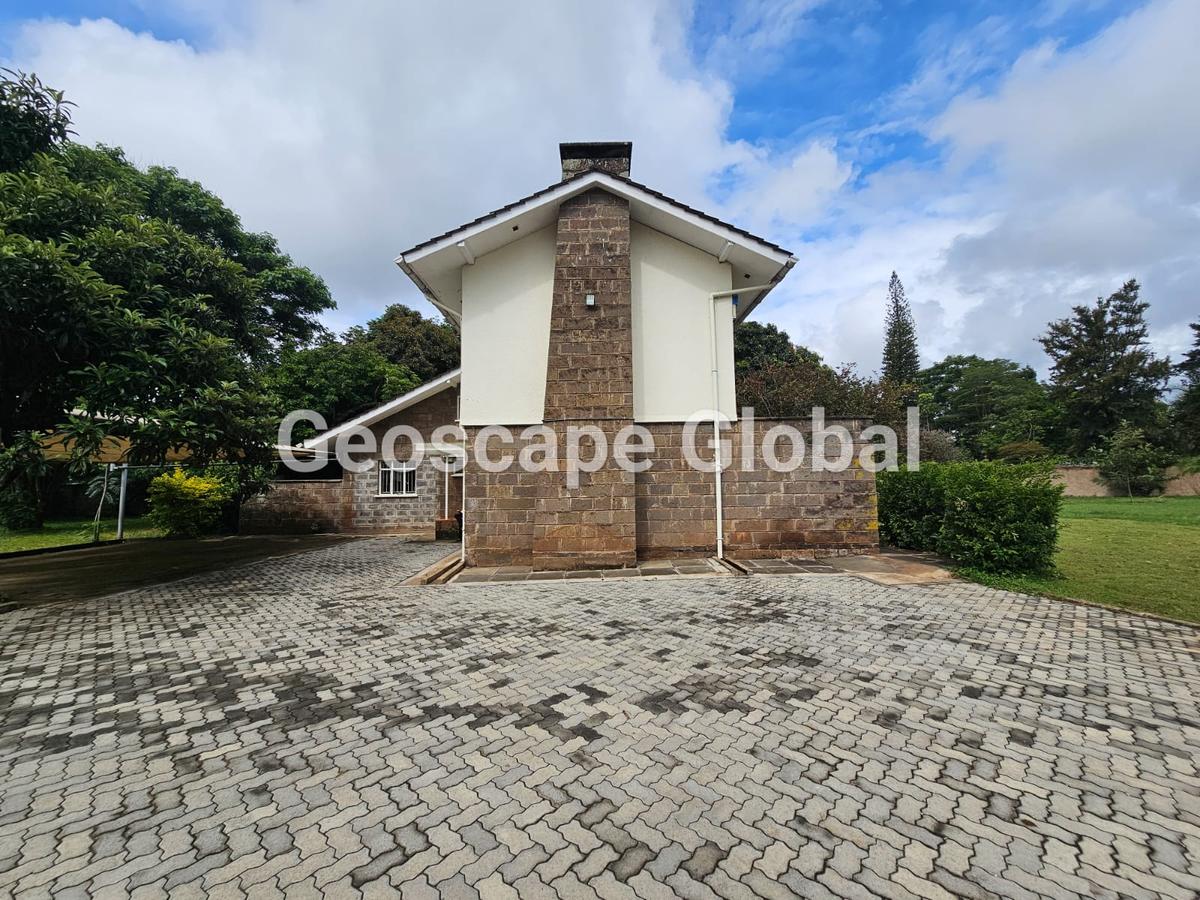 4 Bed House with En Suite in Lavington - 4