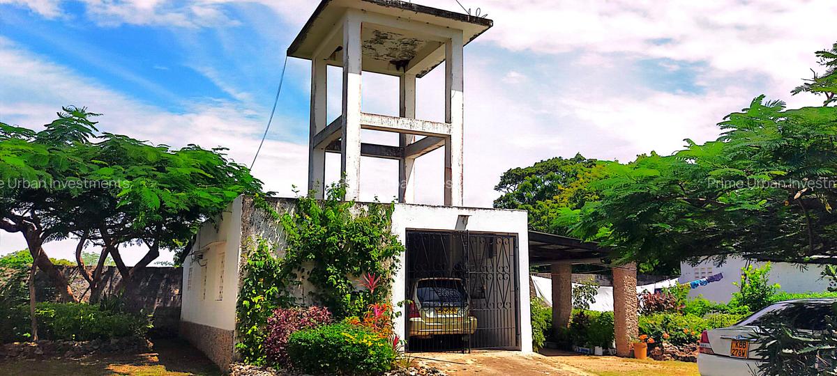 4 Bed House with En Suite at Kuruwitu Beach - 20