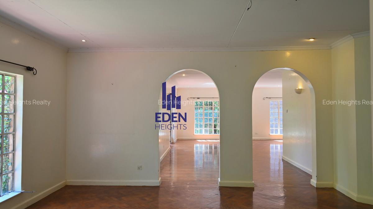 4 Bed House with En Suite in Lavington - 4
