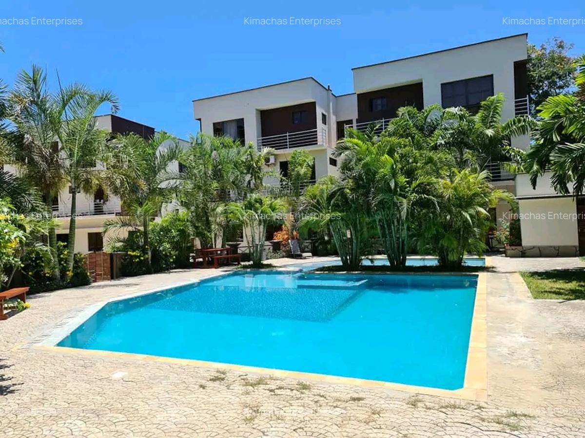 3 Bed Apartment with En Suite at Moyne Drive - 3