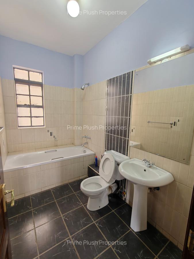 Commercial Property with Service Charge Included in Kilimani - 5