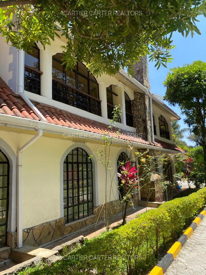 4 Bed House with En Suite in Ridgeways - 11