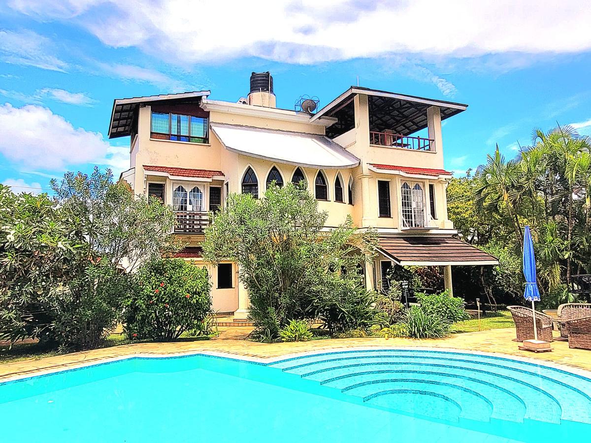 4 Bed Villa with En Suite in Diani - 1