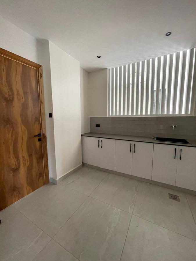 4 Bed Apartment with En Suite in Westlands Area - 5