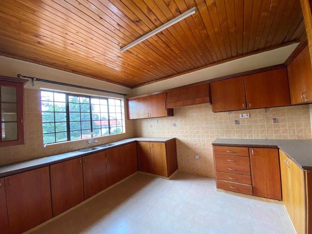 3 Bed Apartment with En Suite in Lavington - 10