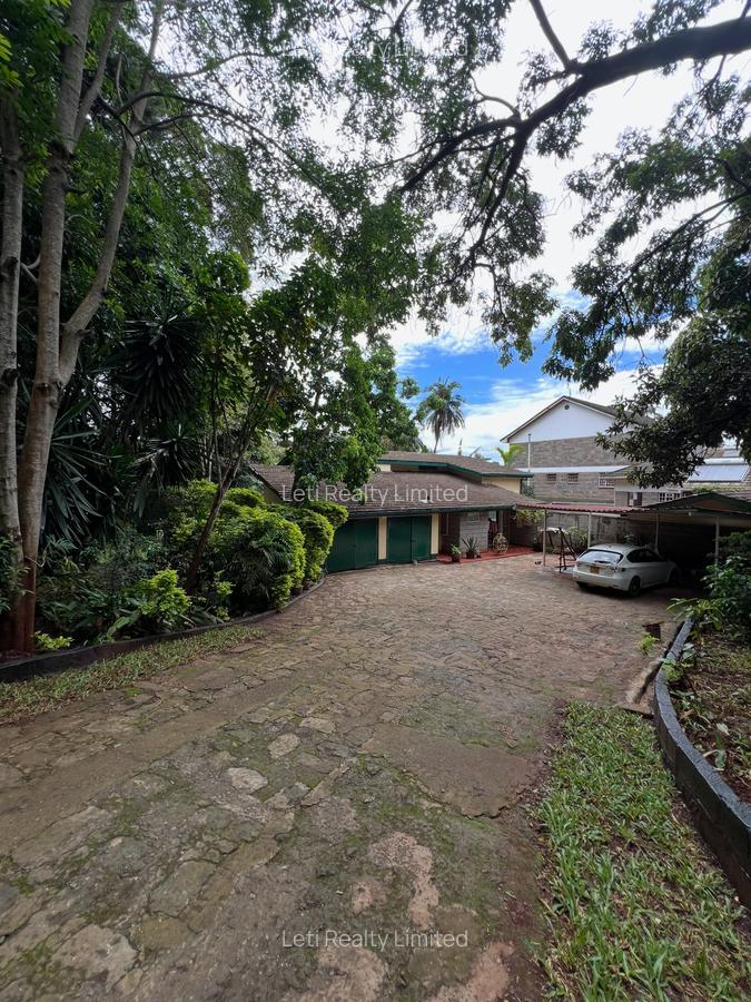 4 Bed House with En Suite in Lavington - 1