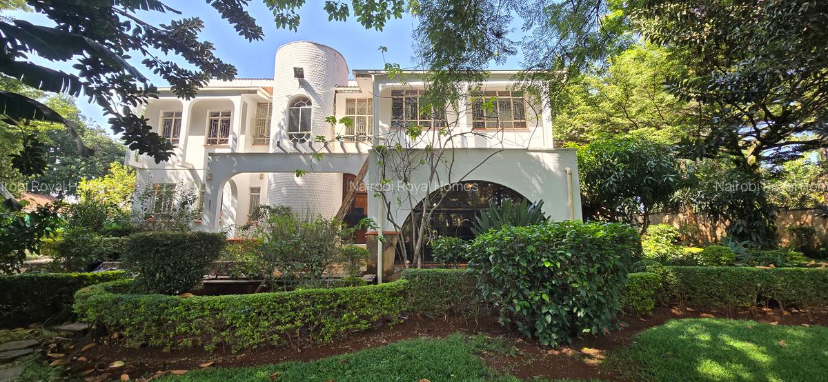 5 Bed House with En Suite at Redhil Close - 2