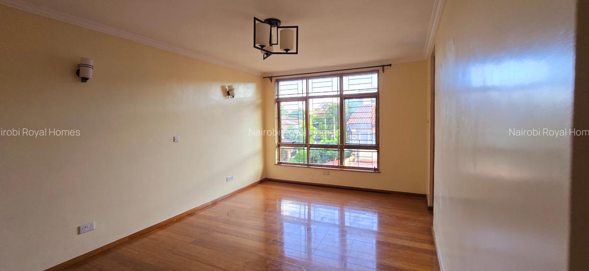 6 Bed Townhouse with En Suite at Lavington Green - 17