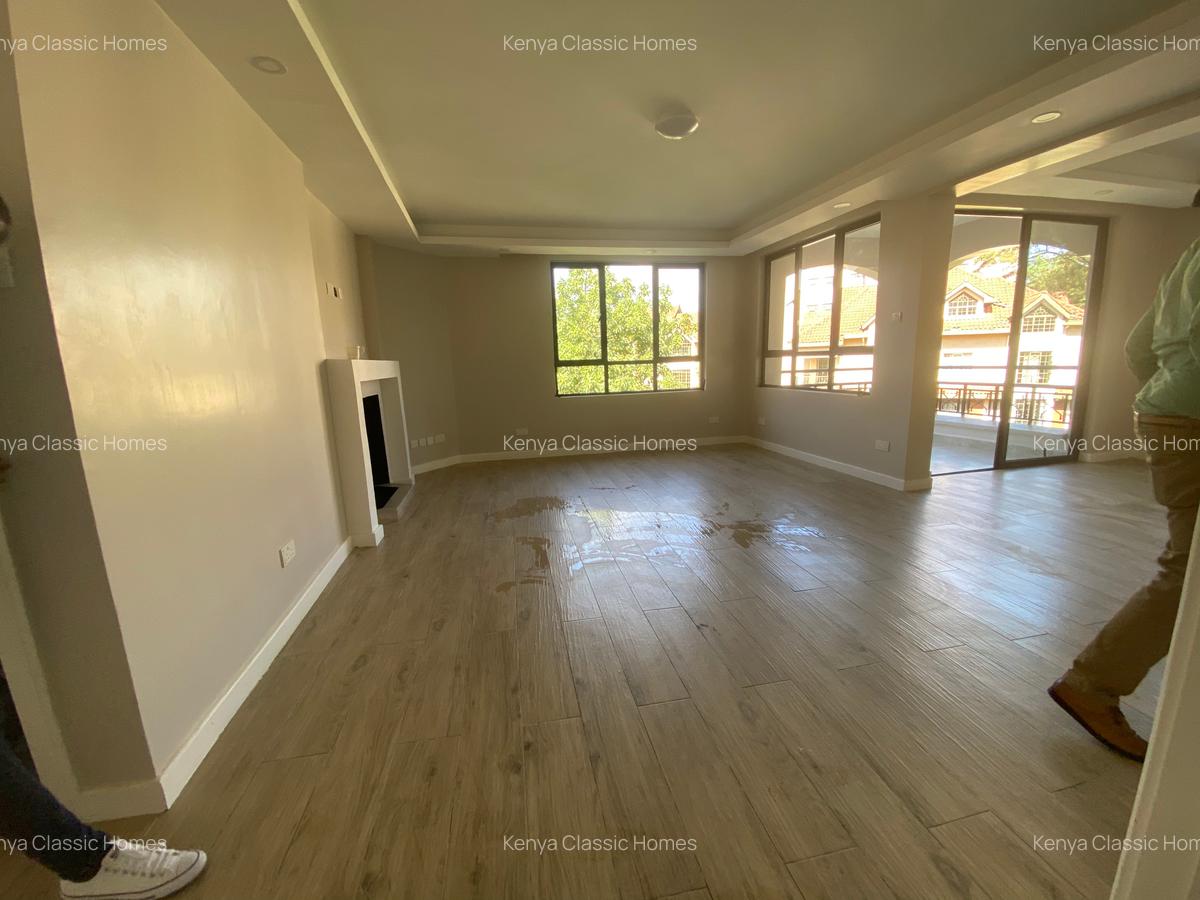 3 Bed Apartment with En Suite at Lavington - 2