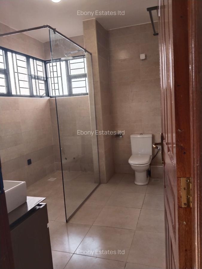 5 Bed Townhouse with En Suite in Lavington - 6