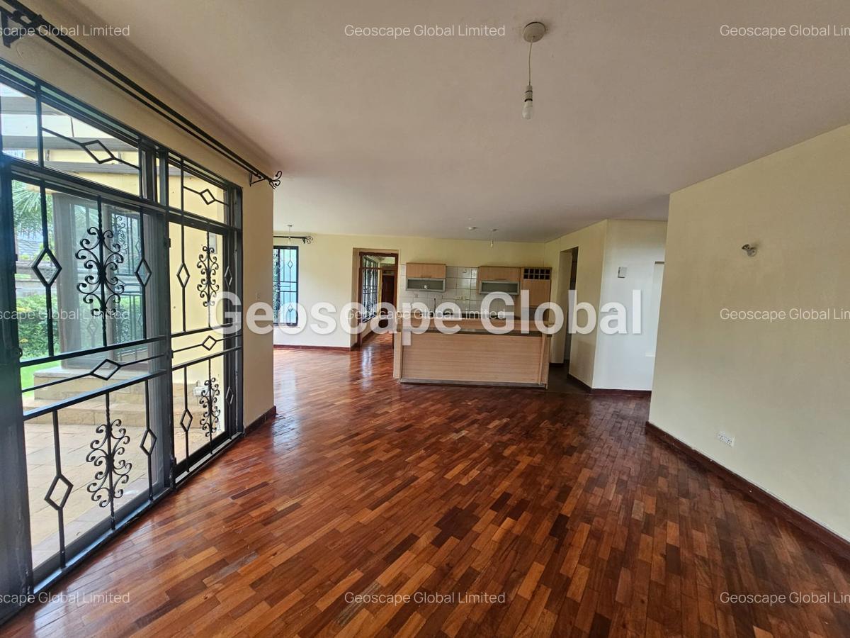 4 Bed House with En Suite in Ridgeways - 4