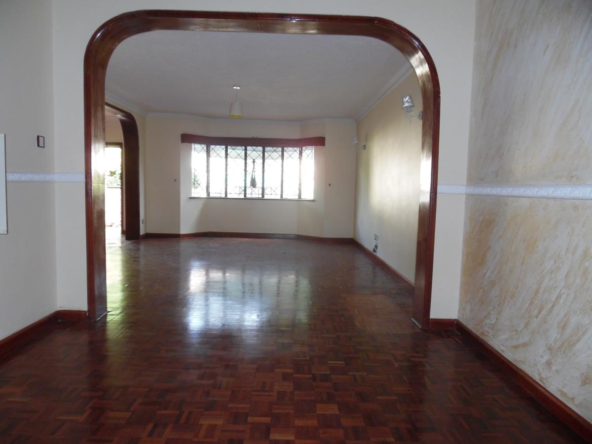 4 Bed Townhouse with En Suite at Lavington - 4