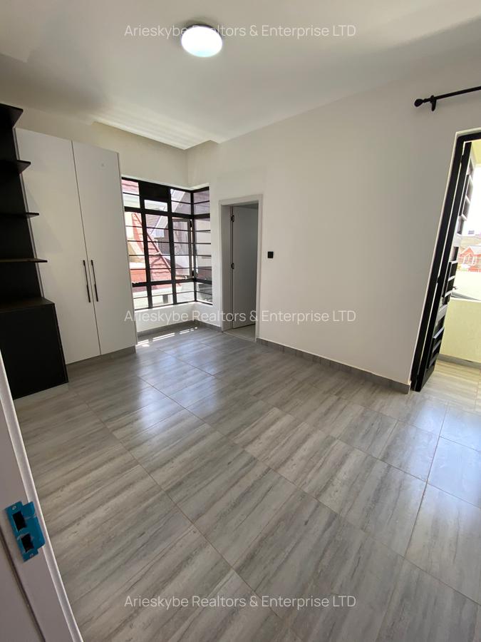 4 Bed House with En Suite in Membley - 7