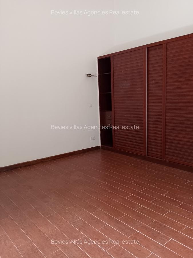 5 Bed Townhouse with En Suite at Parklands - 16