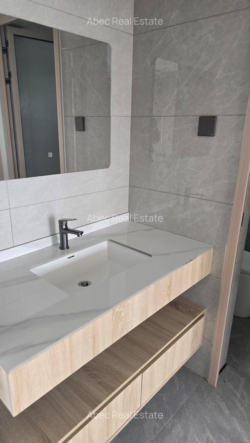 Serviced 2 Bed Apartment with En Suite at Riverside Drive - 11