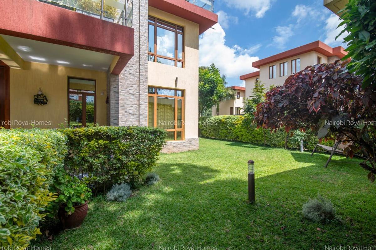 5 Bed Townhouse with En Suite at Lavington - 14