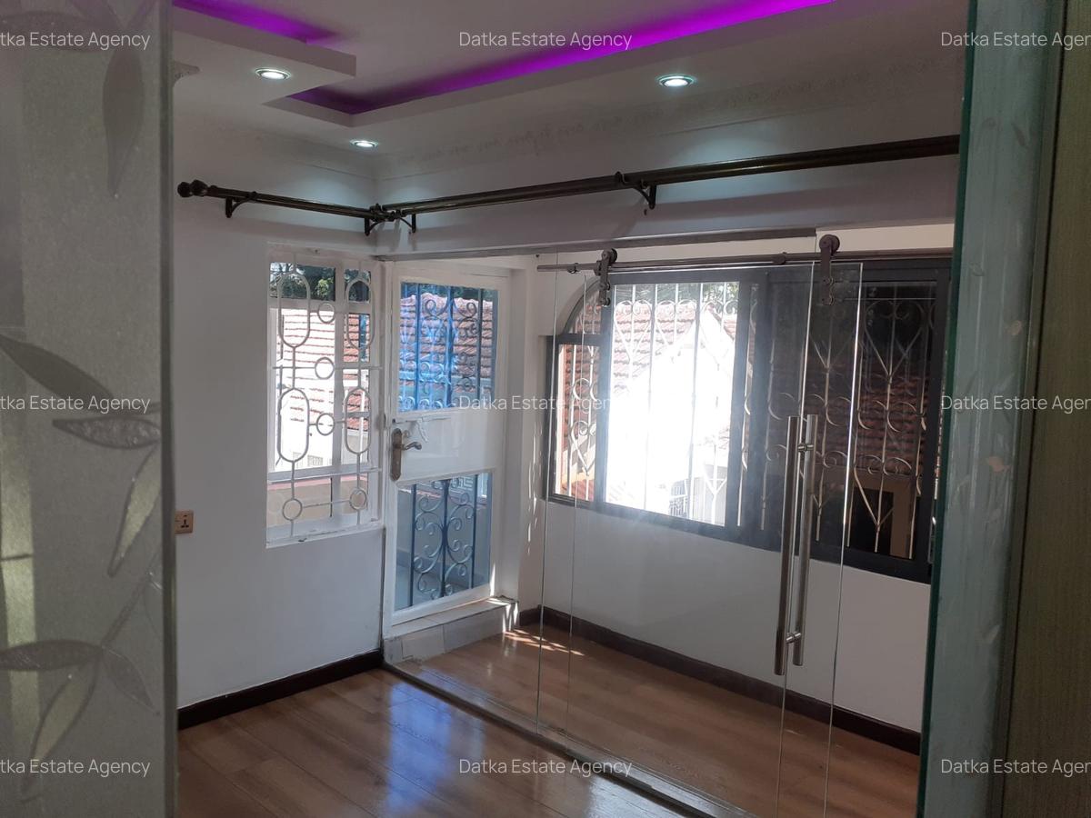 4 Bed House with En Suite at Mountain View - 1