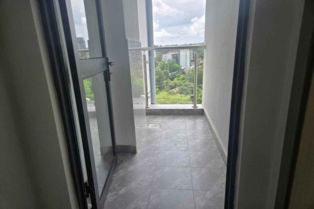 1 Bed Apartment with Gym at Riverside Drive - 5