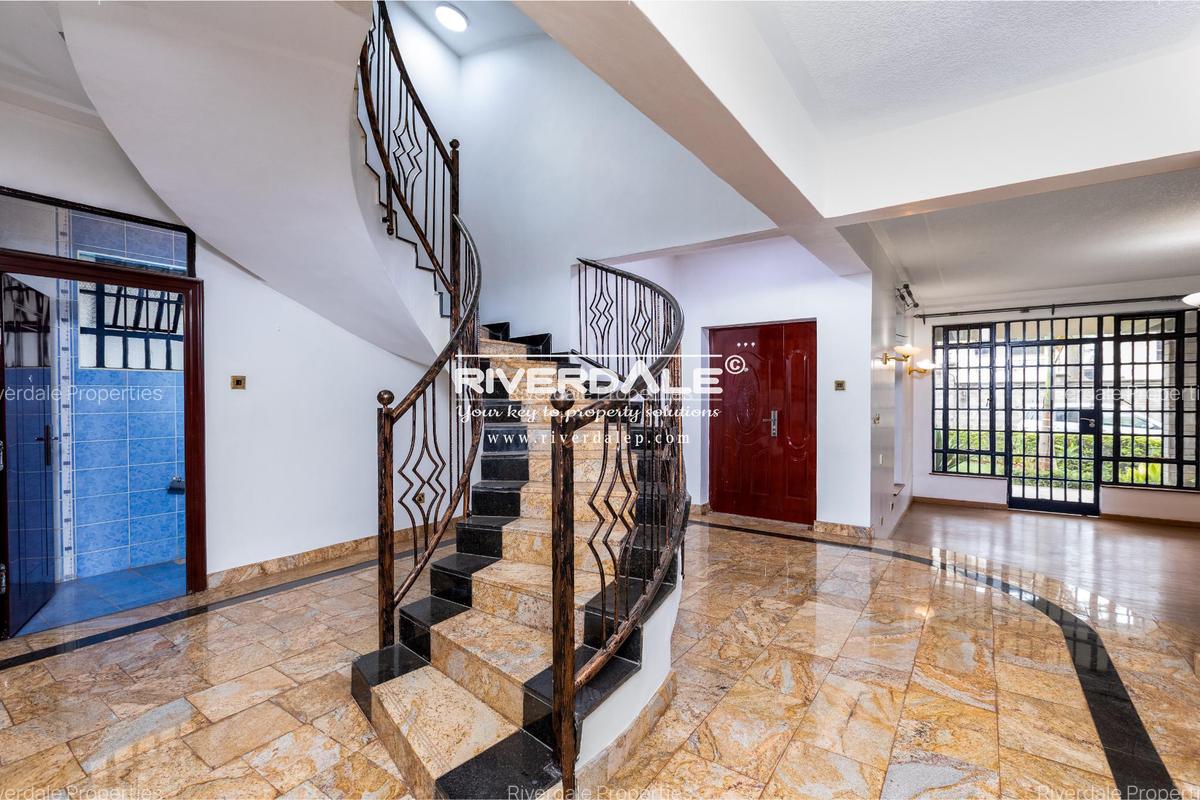 5 Bed Villa with En Suite in Lavington - 4