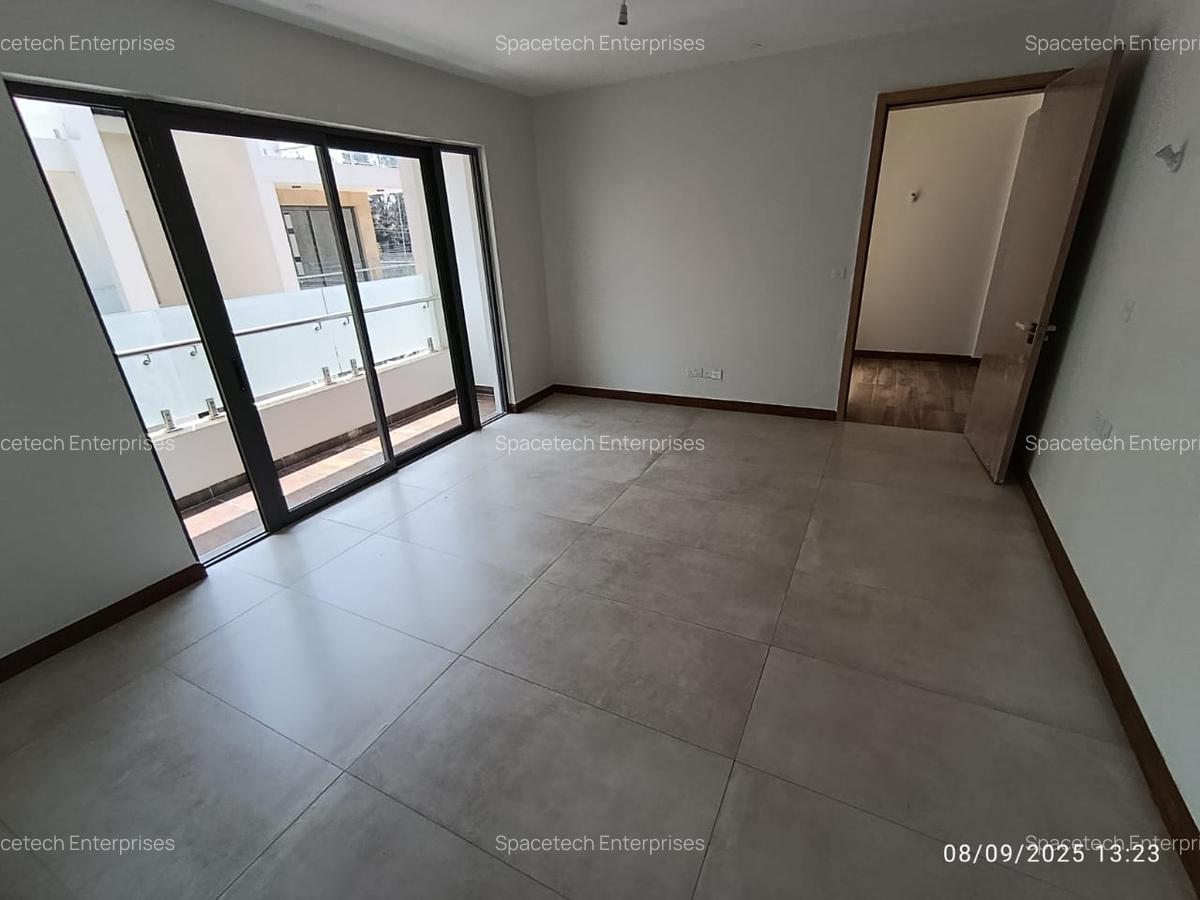 5 Bed Townhouse with En Suite in Lavington - 4