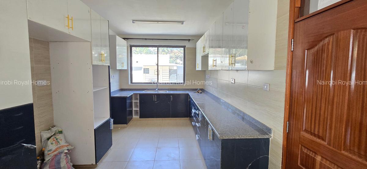 5 Bed Townhouse with En Suite at Off Convent Drive - 19