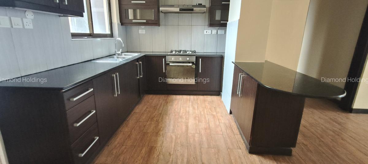 3 Bed Apartment with En Suite at Parklands - 11