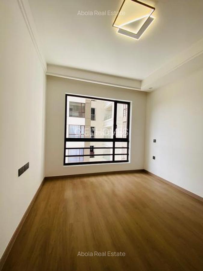 3 Bed Apartment with En Suite in Riverside - 5