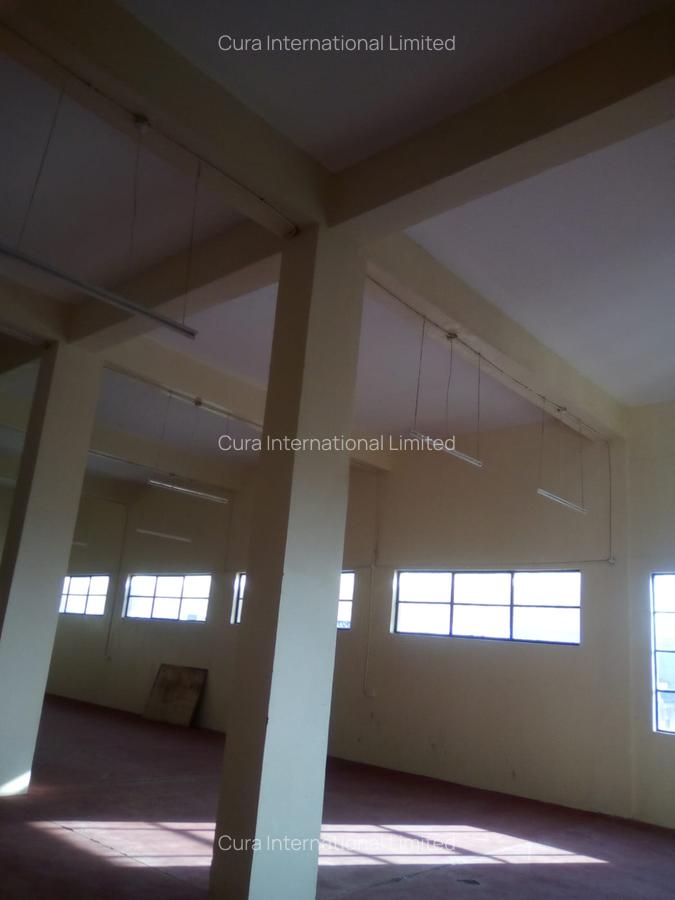 2,700 ft² Office in Industrial Area - 2