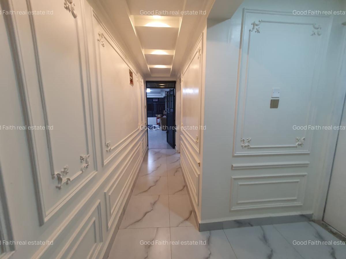 6 Bed House with En Suite in Ridgeways - 9