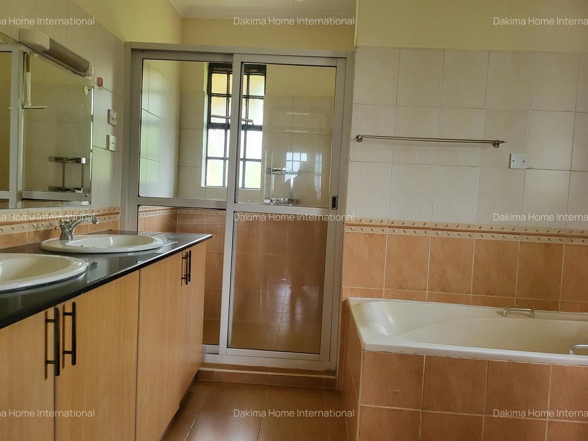 4 Bed Townhouse with En Suite in Runda - 12