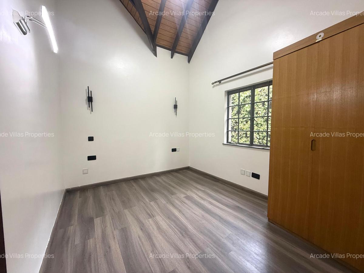 5 Bed Villa with En Suite in Lavington - 12