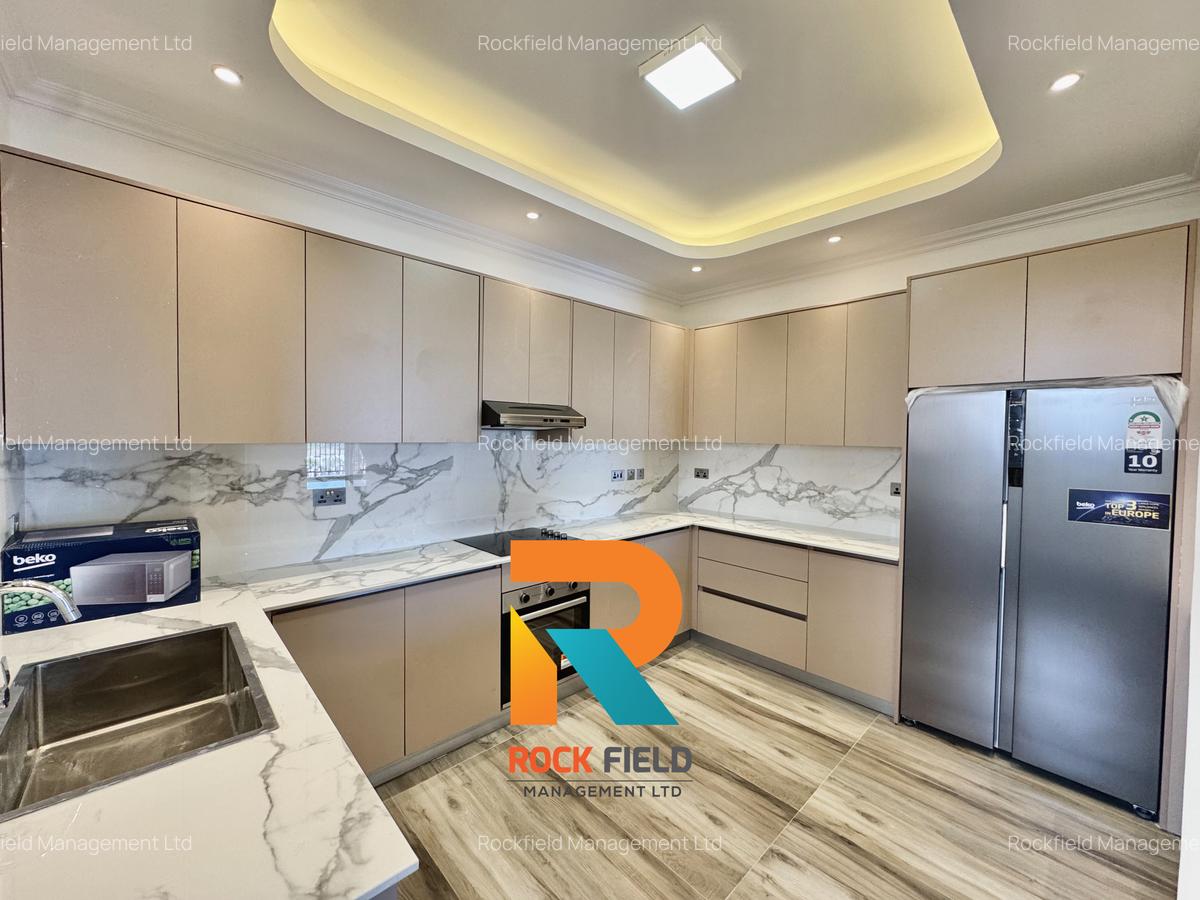 2 Bed Apartment with En Suite in Brookside - 4