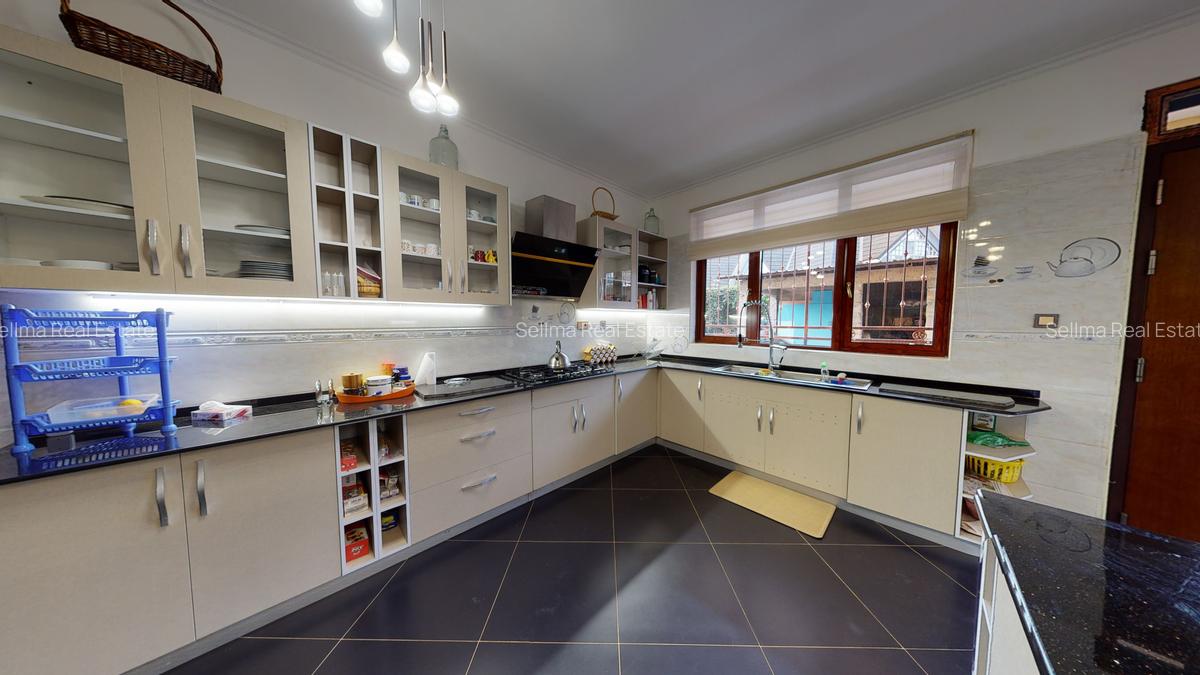 5 Bed House with En Suite at Muthaiga North - 14