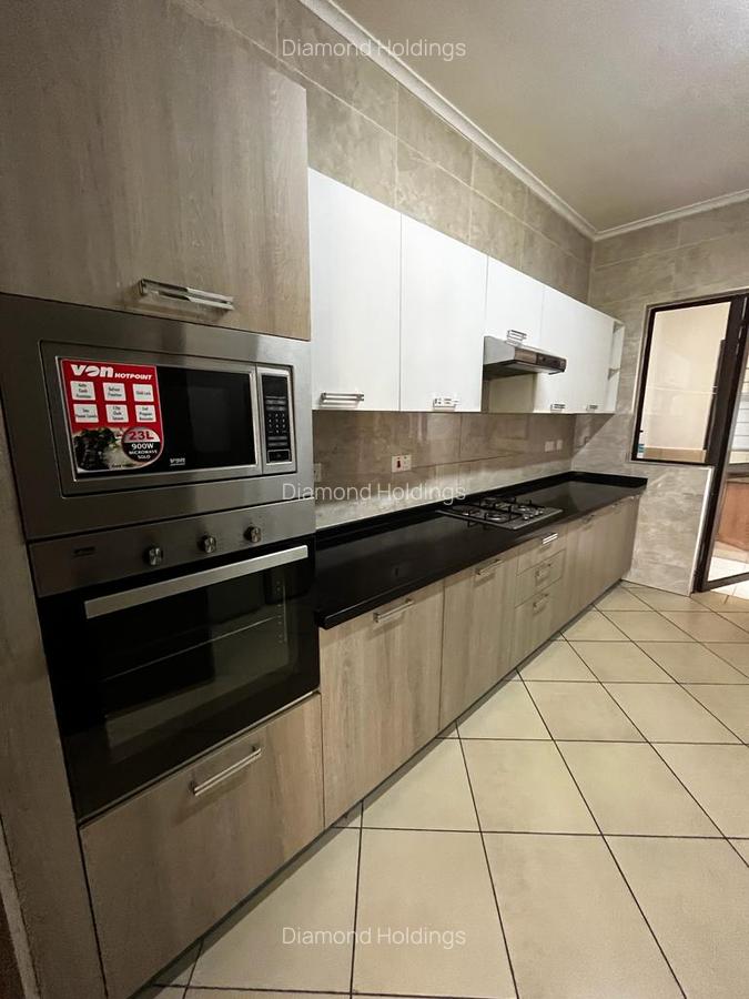 3 Bed Apartment with En Suite at Parklands - 13