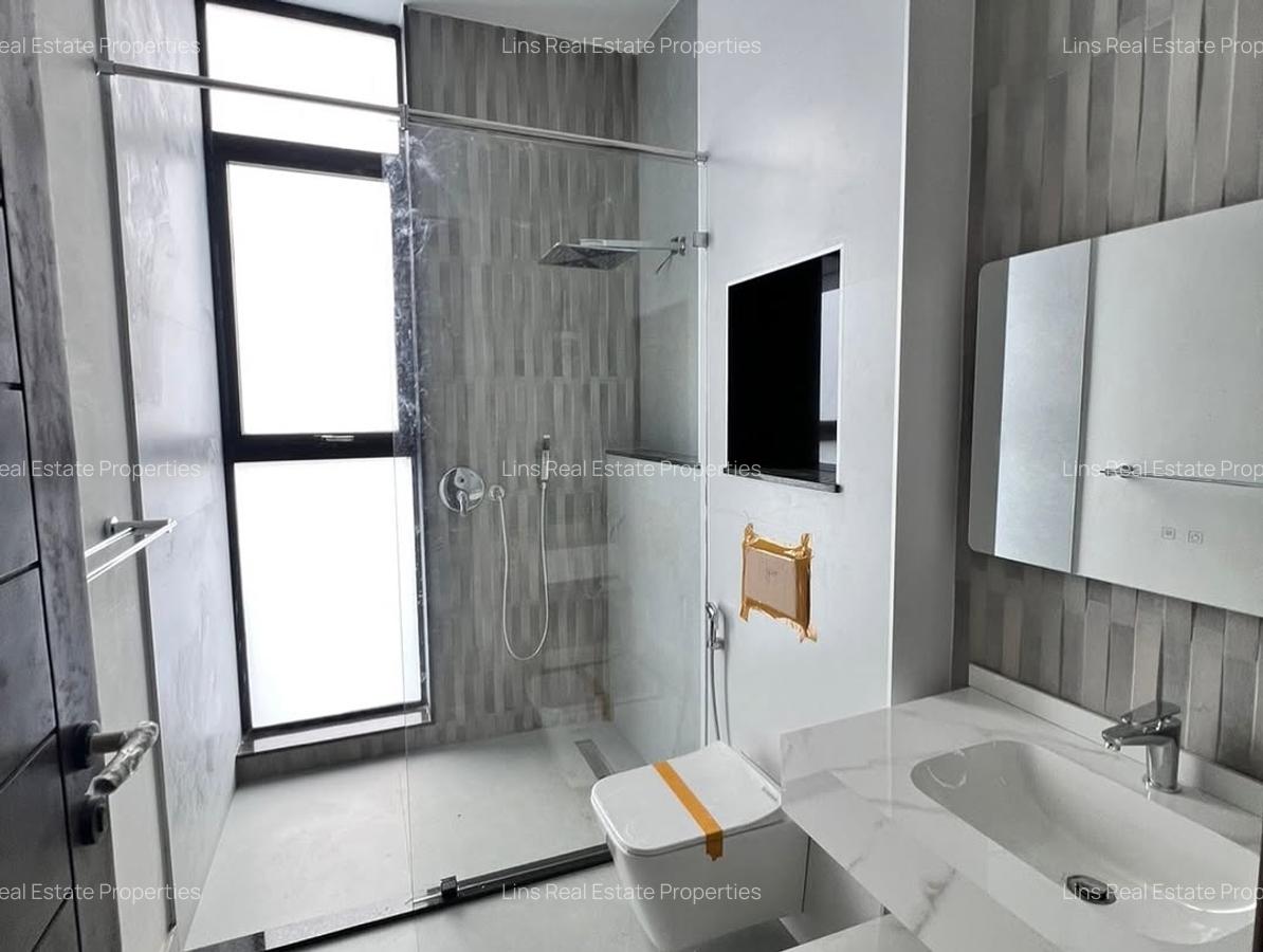 5 Bed House with En Suite in Nyari - 12