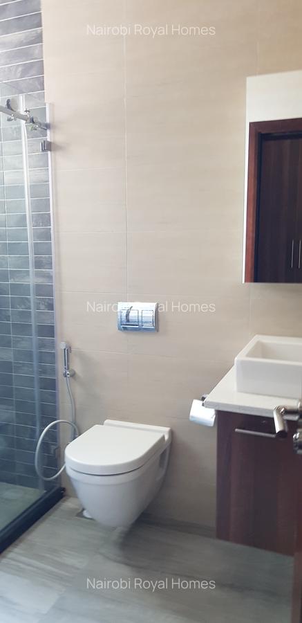 5 Bed Townhouse with En Suite at Lavington Road 455 - 10