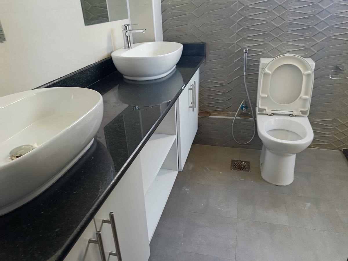 Serviced 4 Bed Apartment with En Suite at Bungalow Road - 4