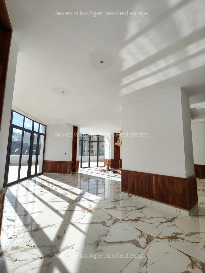 4 Bed Apartment with En Suite at Riverside - 16