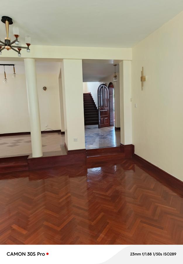 5 Bed House with En Suite at Riverside - 7 5 Bed House with En Suite at Riverside - 7