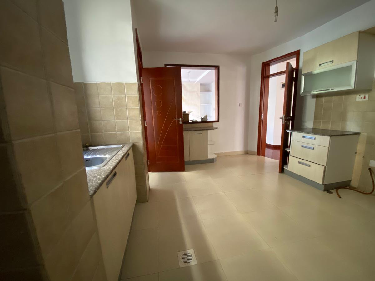 3 Bed Apartment with En Suite at Lavington - 5