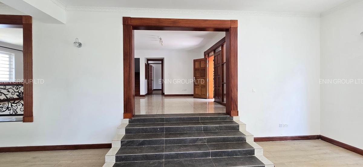 5 Bed Townhouse with En Suite at Lone Tree - 3