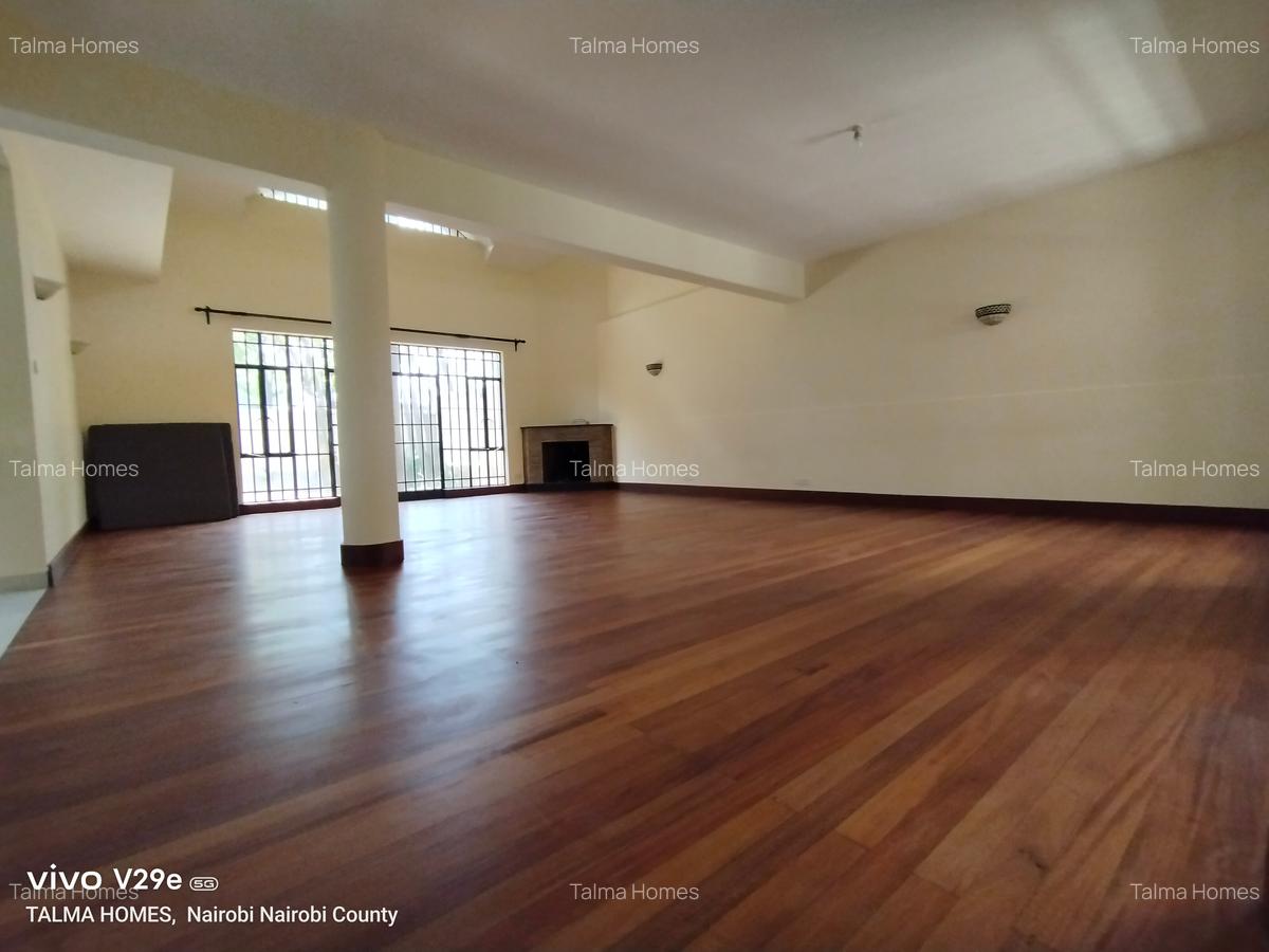 5 Bed Townhouse with En Suite at Lavington - 9
