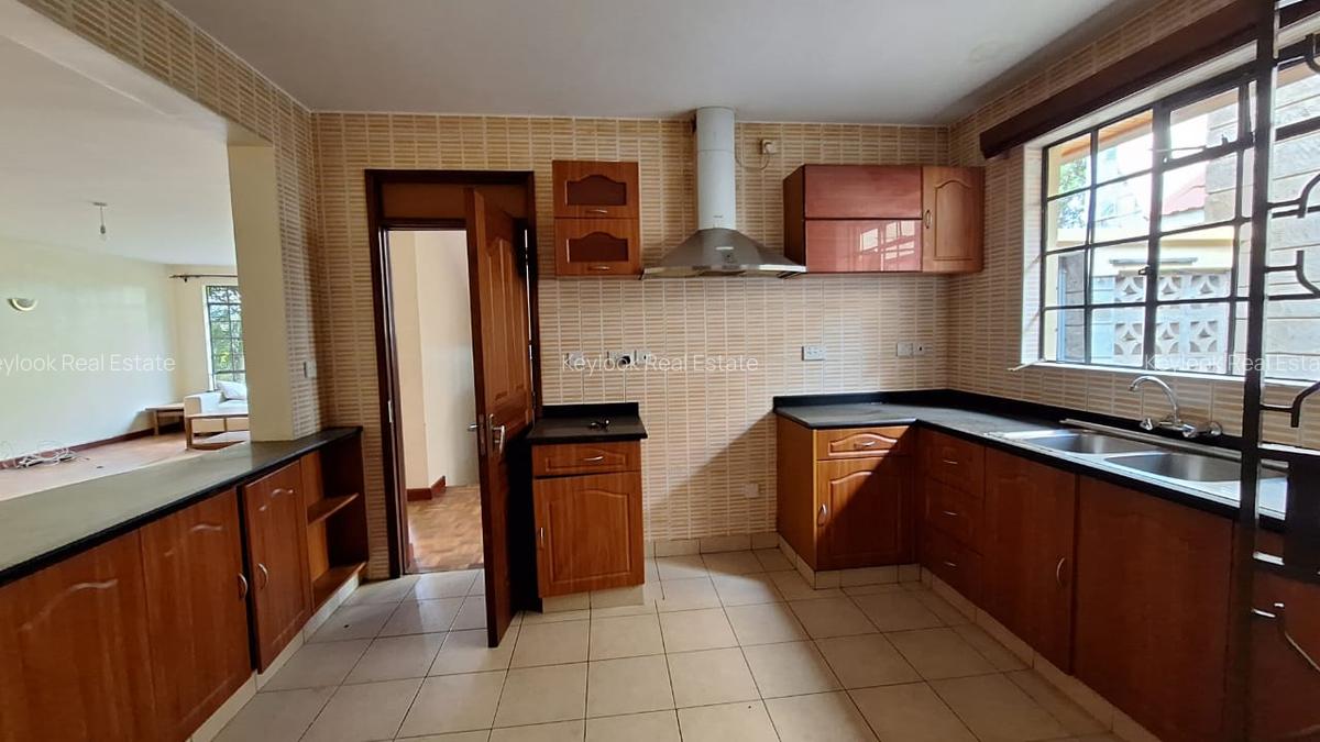 5 Bed Townhouse with En Suite at Lavington - 9